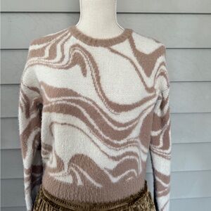 Hollister Women's Cream and Tan Patterned Sweater